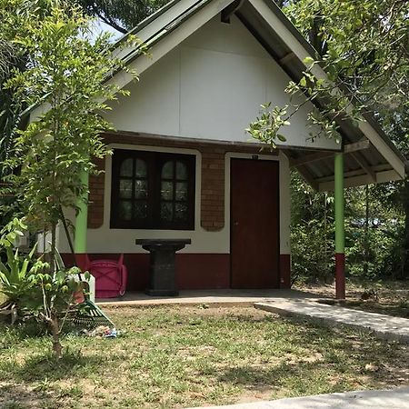 Cashew Nut Bungalows Hotel Ao Nang Bagian luar foto