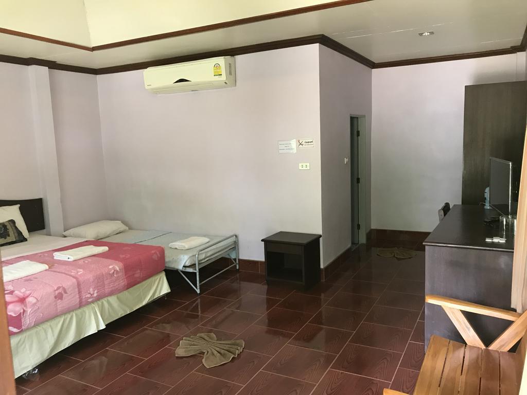 Cashew Nut Bungalows Hotel Ao Nang Bagian luar foto