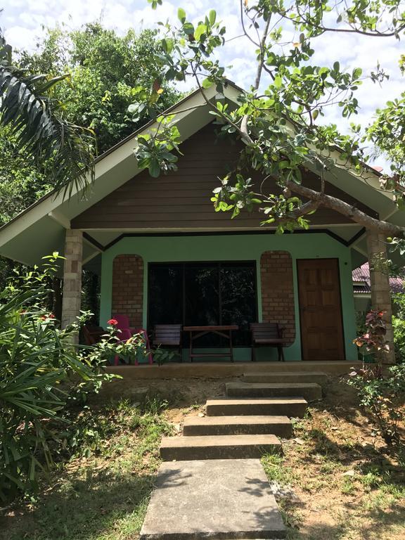 Cashew Nut Bungalows Hotel Ao Nang Bagian luar foto