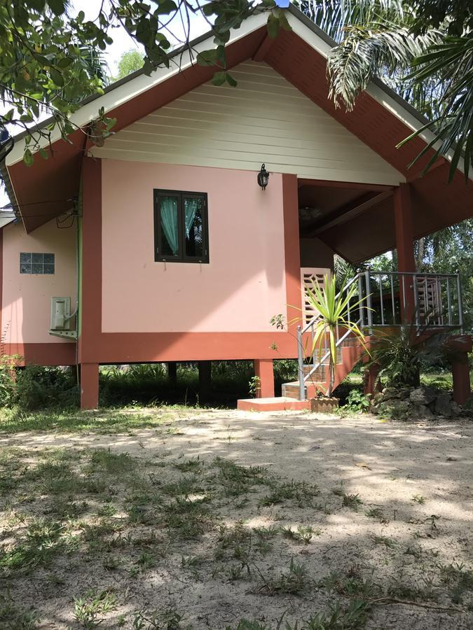 Cashew Nut Bungalows Hotel Ao Nang Bagian luar foto